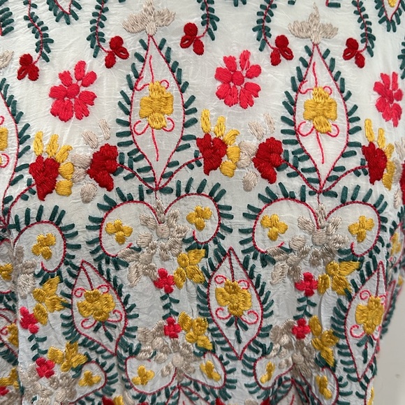 Beautiful embroidery Johnny Was top - Picture 2 of 10